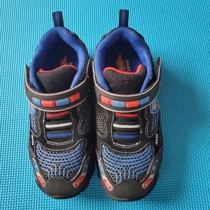 Hot lights damager police sneaker